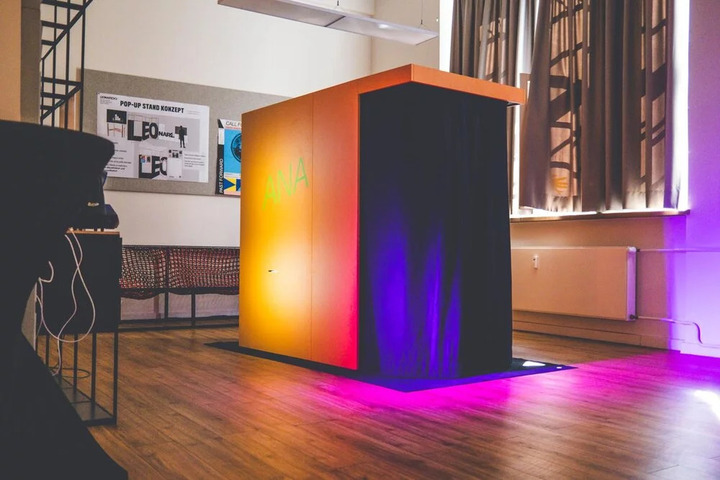 Walk-in photo-booth style installation ANA.
