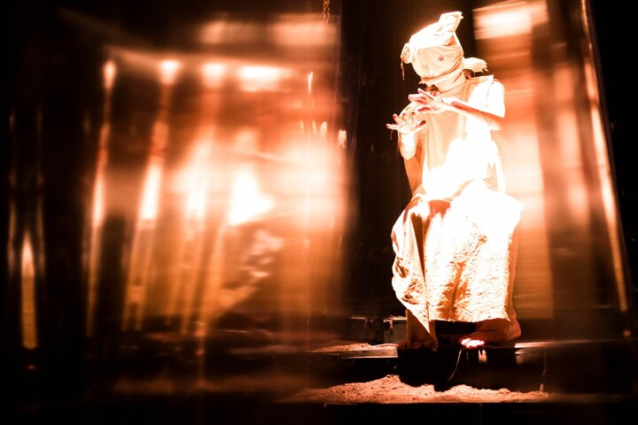 Marco Donnarumma performing with AI music system <dmb> in ΣXHALE