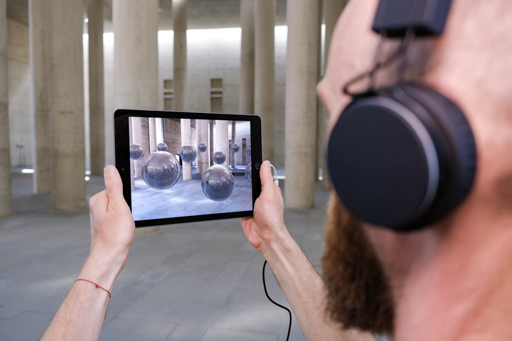 Augmented reality experience 'What do I know? I am just a machine?!'